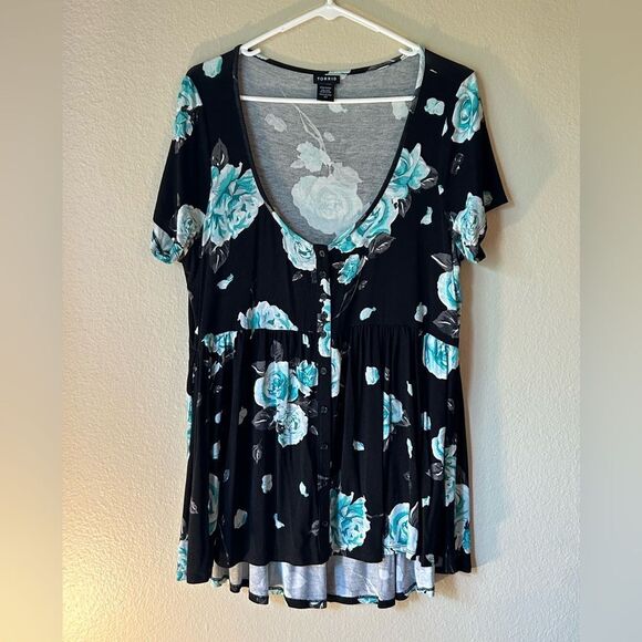 Torrid Hi-Lo Top - Size 00 - Picture 4 of 5